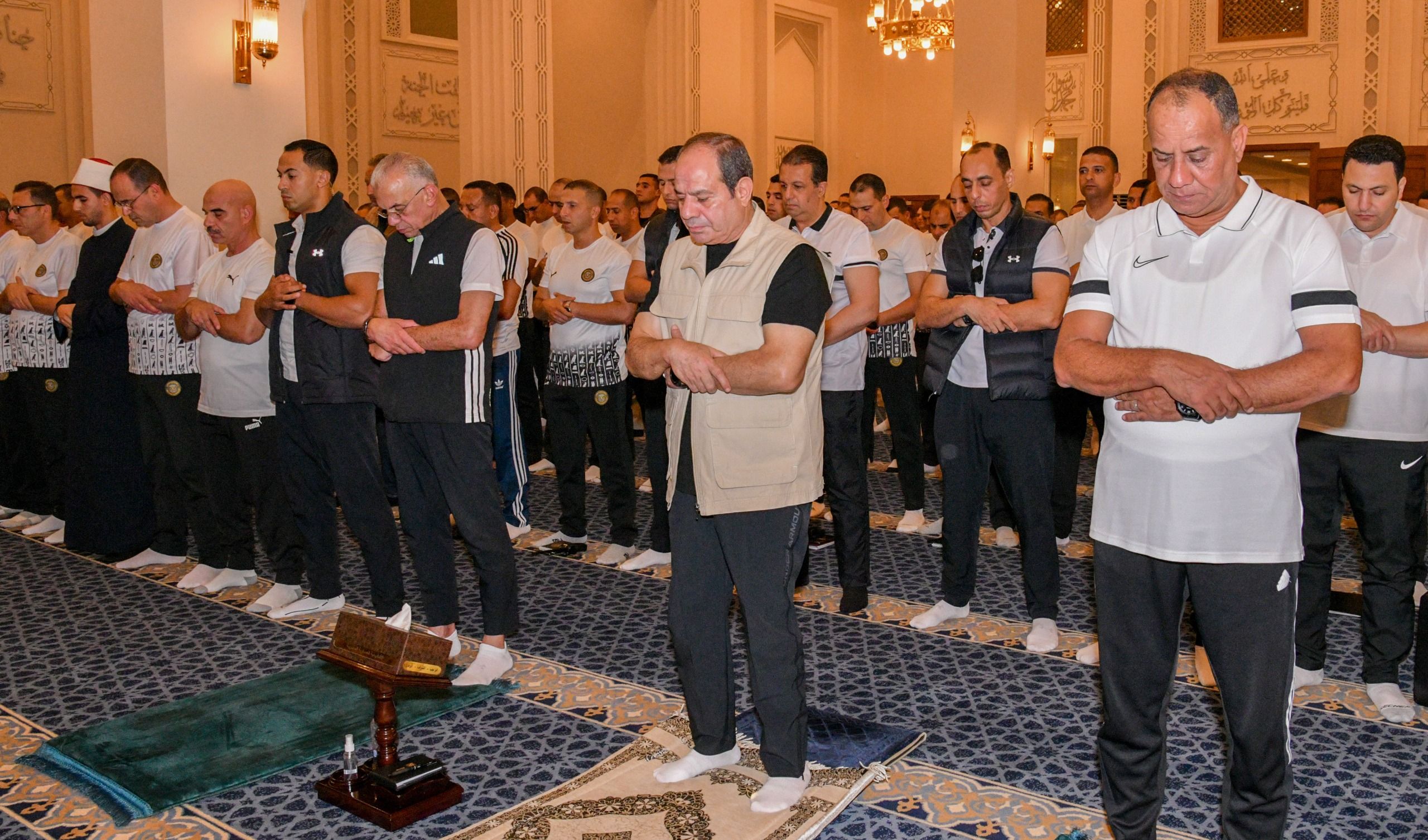 الرئيس السيسي يجري زيارة تفقدية إلى الأكاديمية العسكرية المصرية ويؤدي صلاة الفجر مع الطلاب (صور)