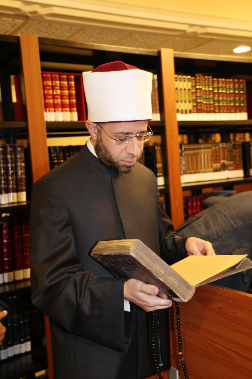وزير الأوقاف يشهد صلاة الجمعة "بمسجد الرحمن الرحيم" ويفتتح مكتبة الراوي للعلوم العقلية
