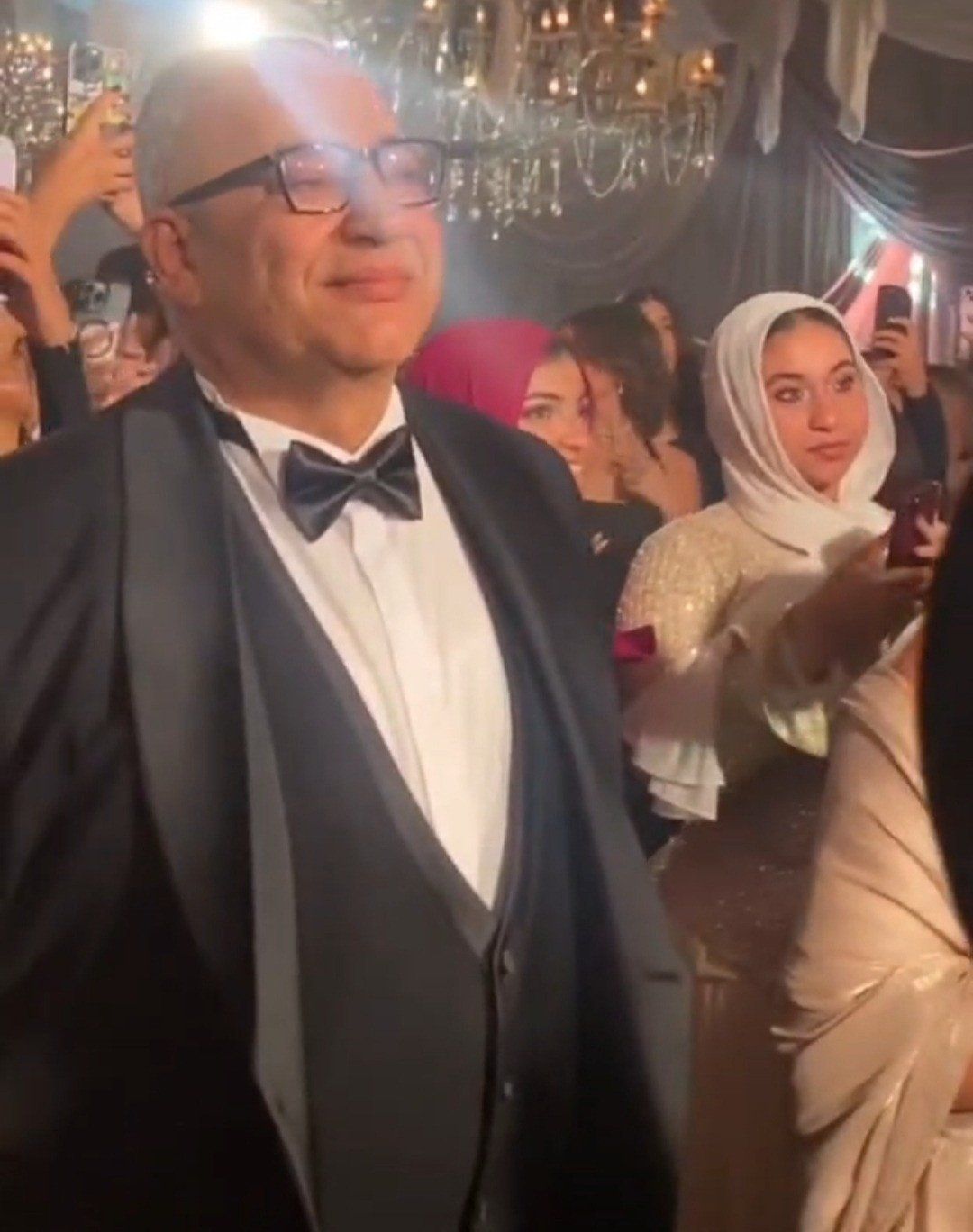 بالصور... بيومي فؤاد يحتفل بزفاف ابنه محمد وسط حضور فني كبير
