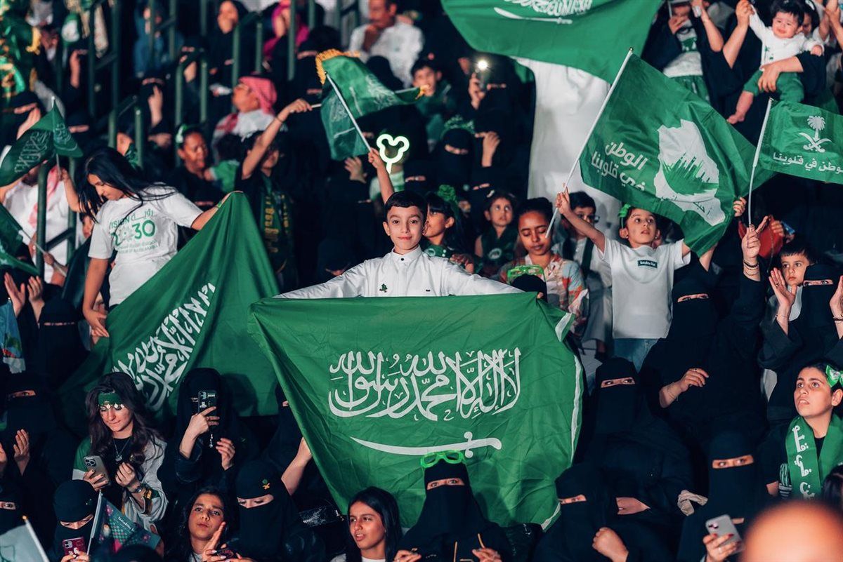 في أول زيارة لها إلى "الجوف" وأمام نحو 20 ألف ديانا حداد تتألق في حفل اليوم الوطني السعودي