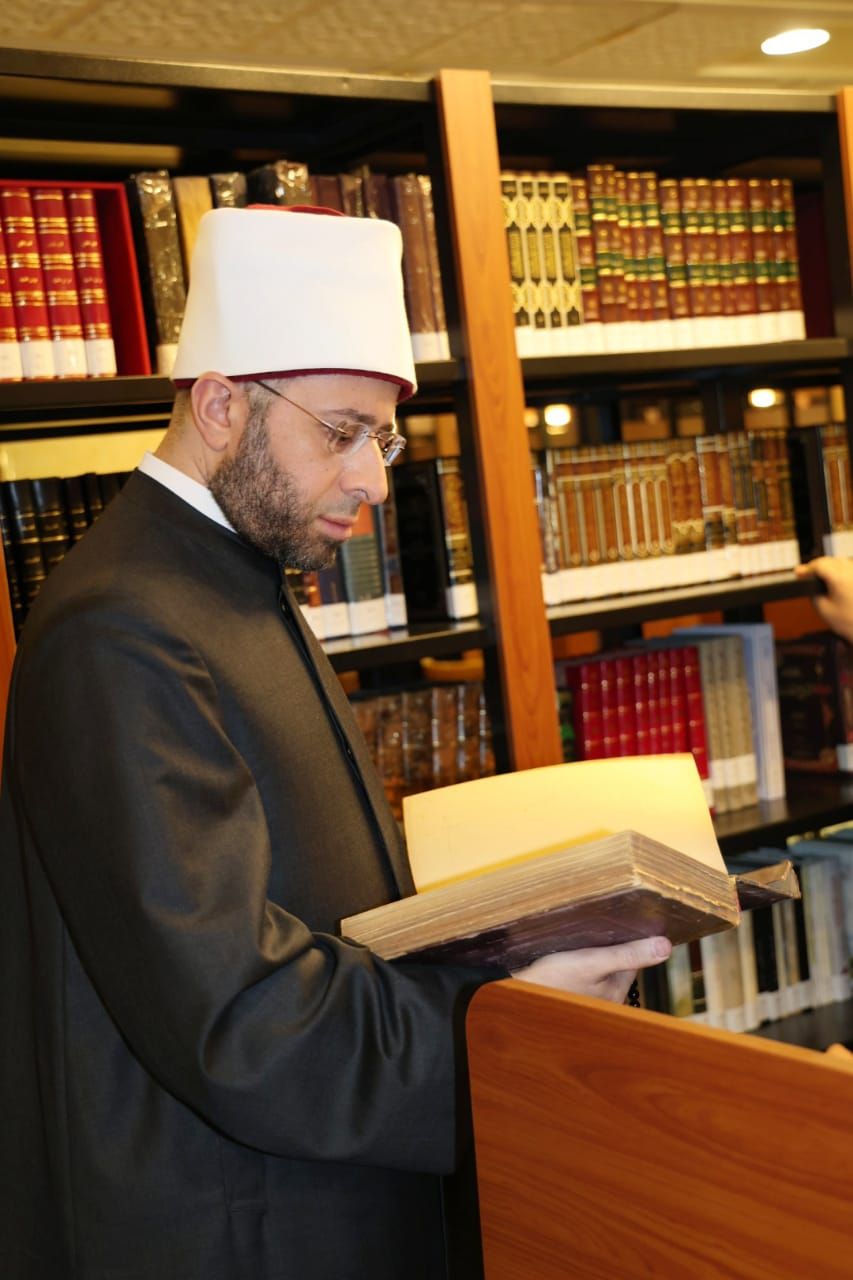 وزير الأوقاف يشهد صلاة الجمعة "بمسجد الرحمن الرحيم" ويفتتح مكتبة الراوي للعلوم العقلية