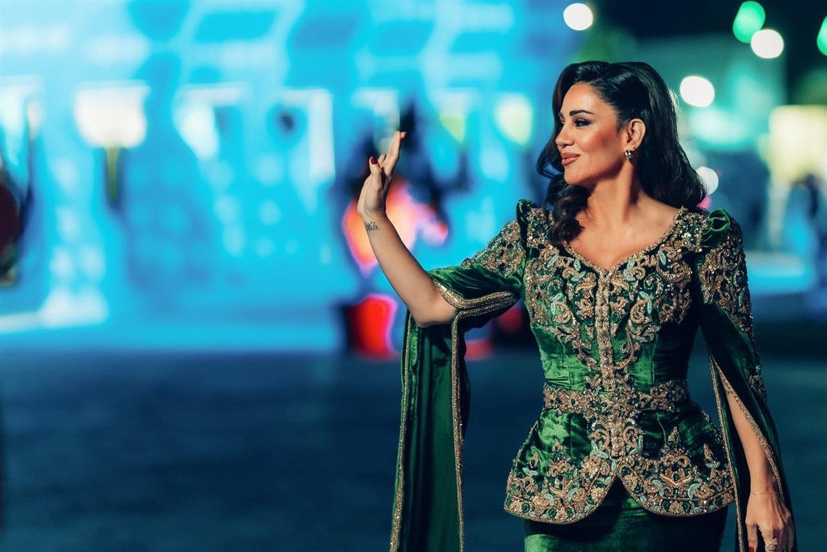 في أول زيارة لها إلى "الجوف" وأمام نحو 20 ألف ديانا حداد تتألق في حفل اليوم الوطني السعودي