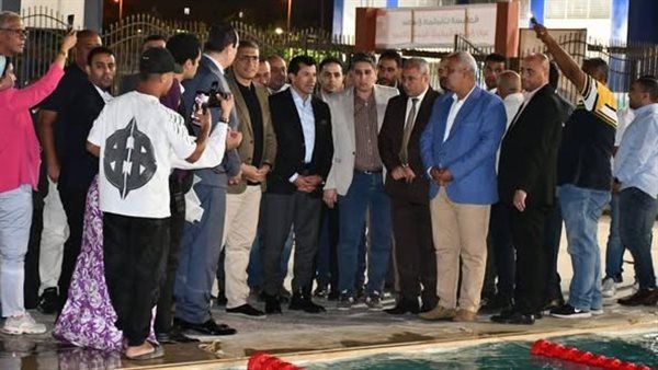 وزير الشباب والرياضة ومحافظ الجيزة يفتتحان مجمع حمامات السباحة بمركز التنمية الشبابية بالشيخ زايد