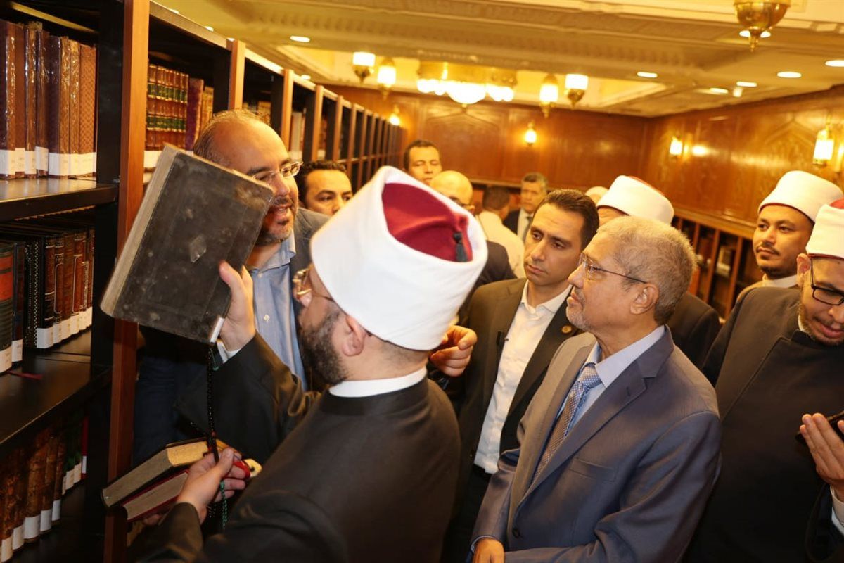 وزير الأوقاف يشهد صلاة الجمعة "بمسجد الرحمن الرحيم" ويفتتح مكتبة الراوي للعلوم العقلية