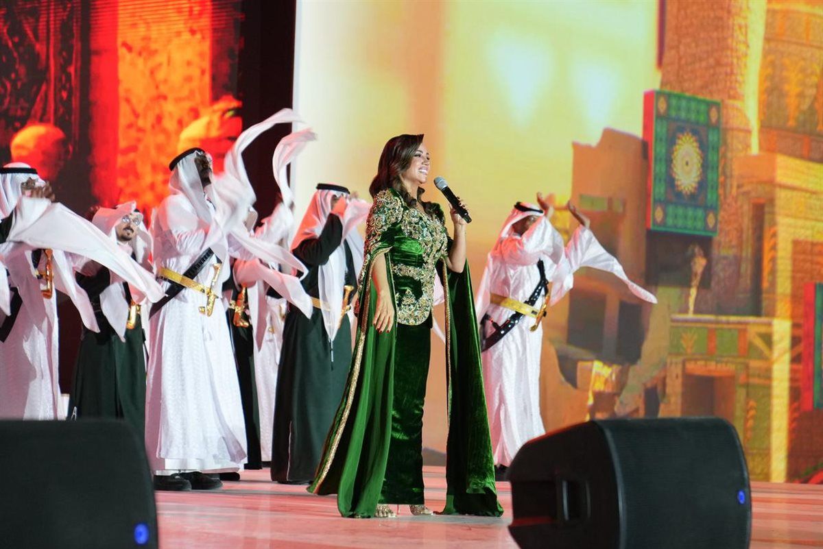 في أول زيارة لها إلى "الجوف" وأمام نحو 20 ألف ديانا حداد تتألق في حفل اليوم الوطني السعودي