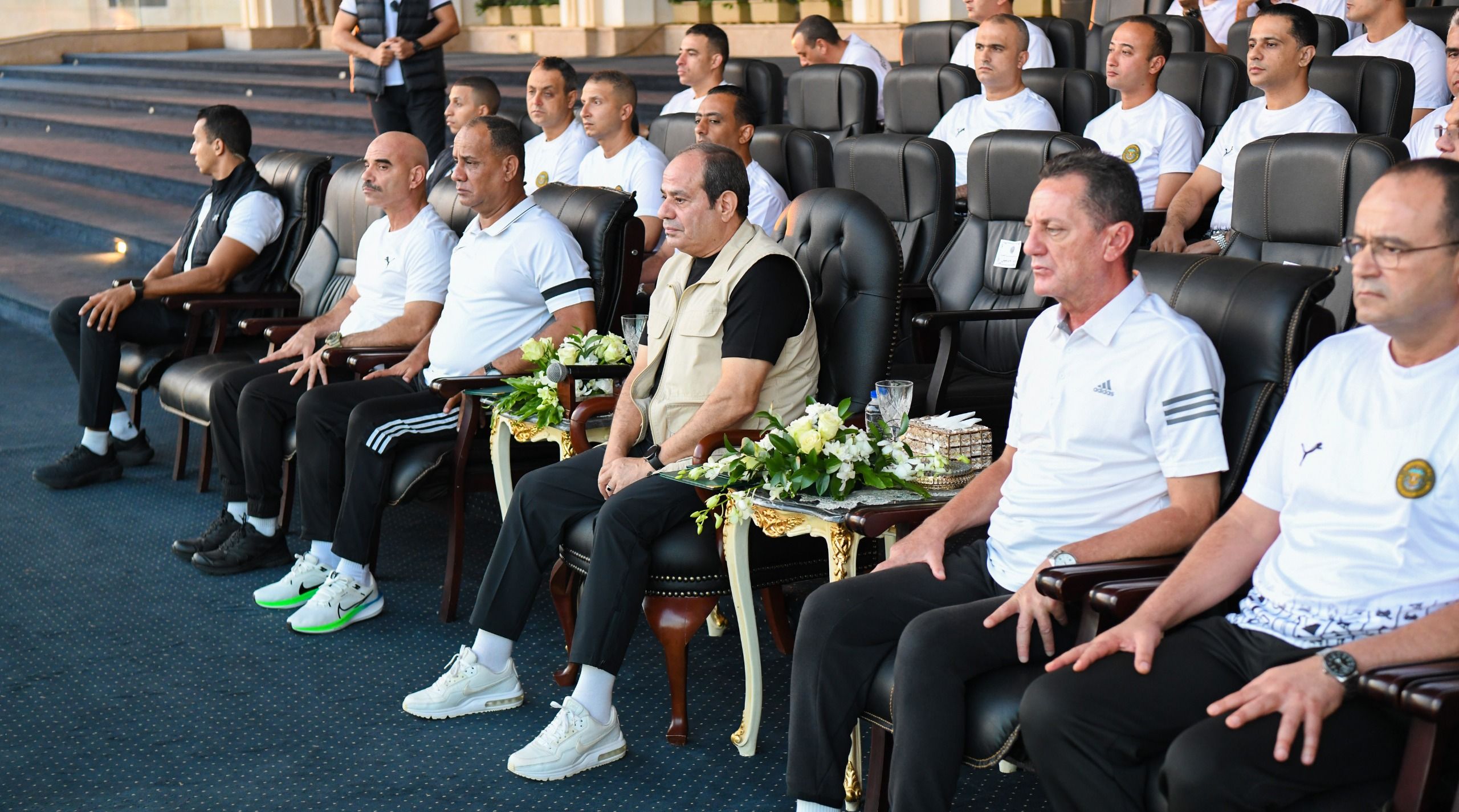 الرئيس السيسي يجري زيارة تفقدية إلى الأكاديمية العسكرية المصرية ويؤدي صلاة الفجر مع الطلاب (صور)