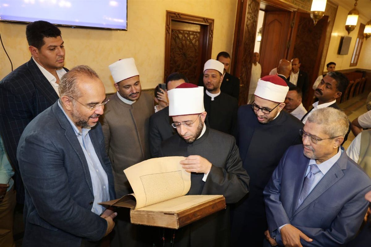 وزير الأوقاف يشهد صلاة الجمعة "بمسجد الرحمن الرحيم" ويفتتح مكتبة الراوي للعلوم العقلية