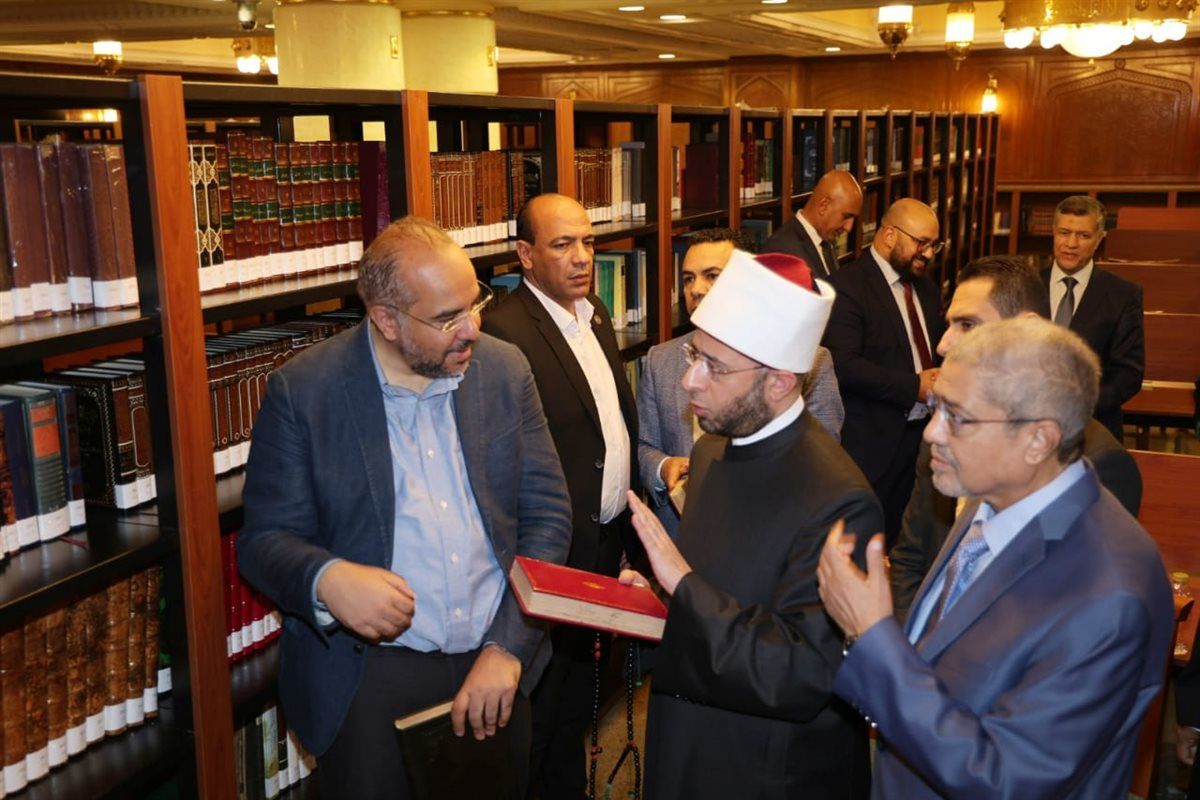 وزير الأوقاف يشهد صلاة الجمعة "بمسجد الرحمن الرحيم" ويفتتح مكتبة الراوي للعلوم العقلية
