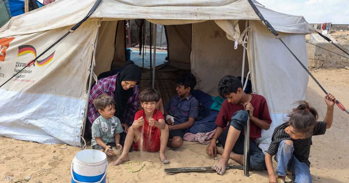 العالم اليوم - نازحون في غزة لجأوا إلى مقبرة.. "حياة مع الأموات"