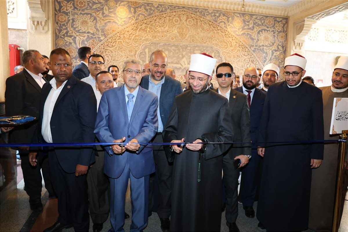 وزير الأوقاف يشهد صلاة الجمعة "بمسجد الرحمن الرحيم" ويفتتح مكتبة الراوي للعلوم العقلية