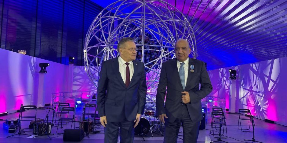 روساتوم تمنح وزير الكهرباء نوط الامتياز للإسهام في تعزيز التعاون الدولي