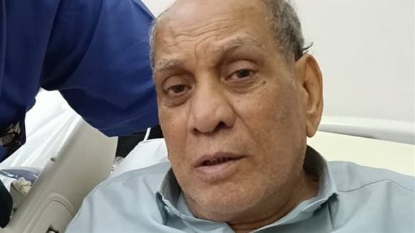 وعكة مفاجئة تضرب منير مكرم.. ونقله العاجل إلى المستشفى