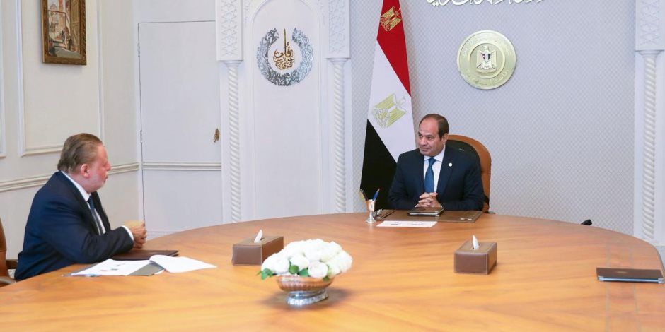 الرئيس السيسي يجتمع مع حسن عبد الله محافظ البنك المركزي