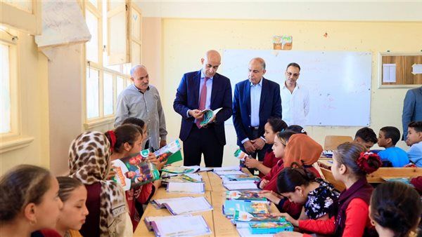 وزير التعليم ومحافظ المنيا يتفقدان عددا من المدارس بقرية تونة الجبل بالمحافظة
