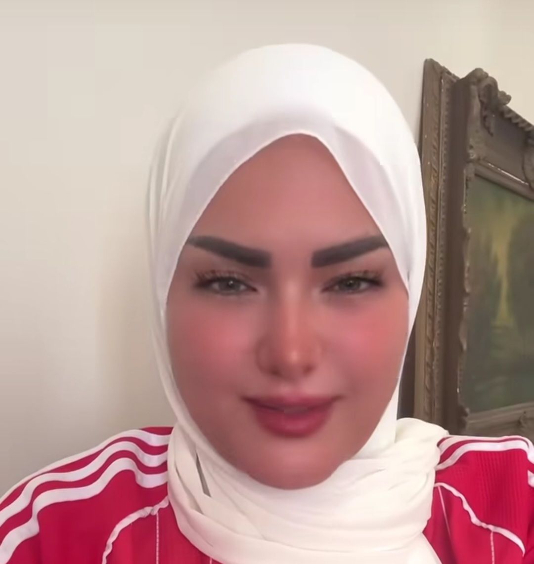 "قمة الأهلي والزمالك تُشعل الوسط الفني.. نجوم بين التشجيع والسخرية والدعاء!"