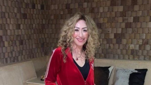 "قمة الأهلي والزمالك تُشعل الوسط الفني.. نجوم بين التشجيع والسخرية والدعاء!"