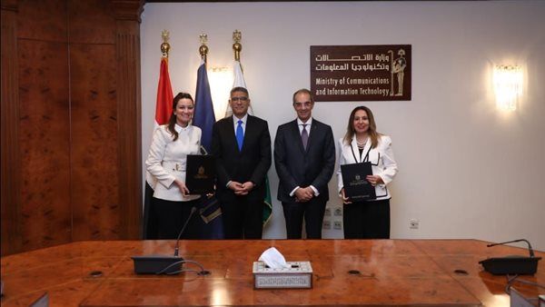 وزير الاتصالات ومحافظ الجيزة يشهدان توقيع مذكرة تفاهم لتنفيذ مشروعات التطوير المؤسسى الرقمى لديوان عام المحافظة