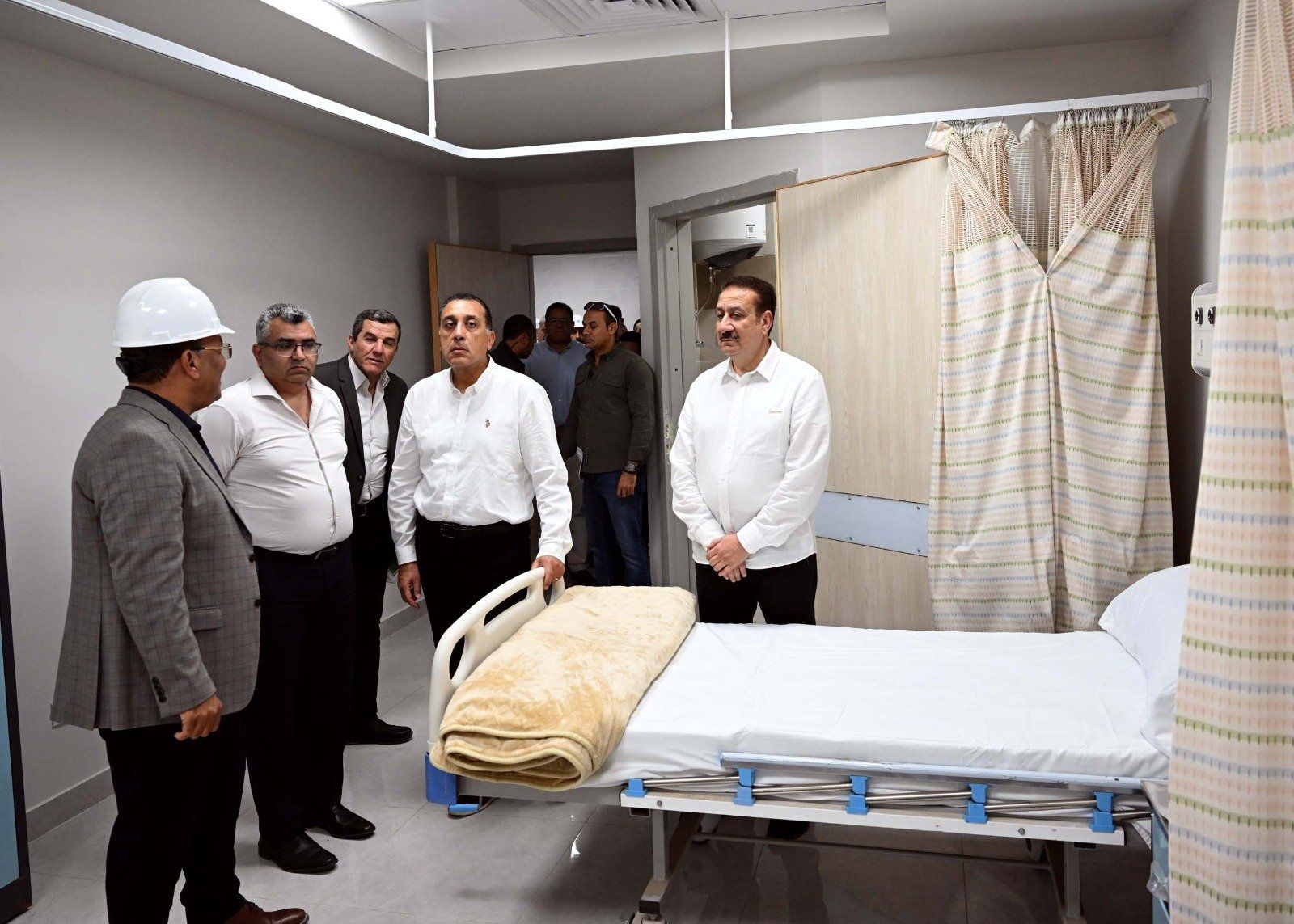 رئيس الوزراء يتفقد الأعمال الإنشائية لمشروع مستشفى أشمون المركزى الجديد