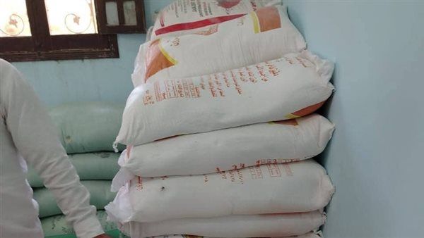 ضبط 3 طن دقيق بلدي مدعم و107 بطاقة تموينية و2 ماكينة صرف بالصف