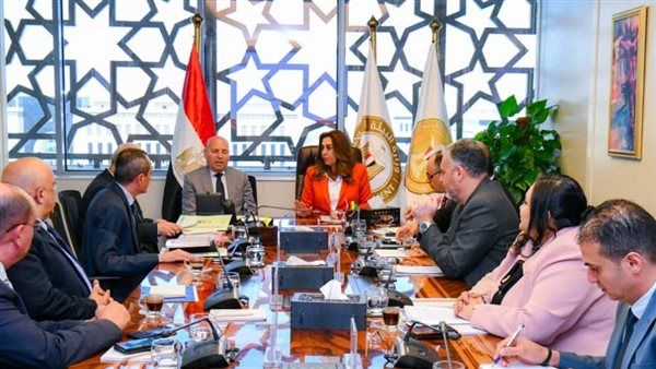 منال عوض تجتمع مع محافظ القاهرة لبحث سبل وإجراءات النقل الآمن لمجزر البساتين إلى ١٥ مايو
