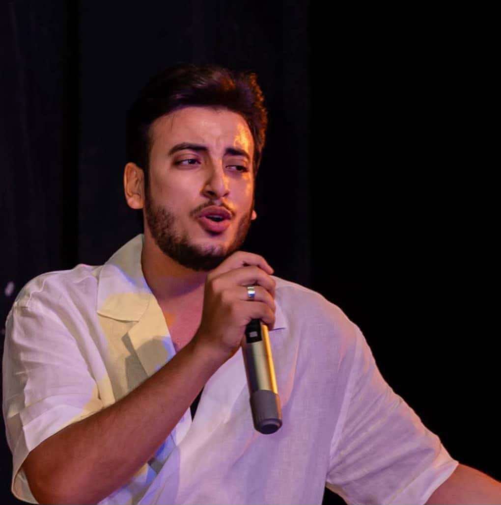 الحسن عادل يُطلق "إستنيت".. كليب جديد يخطف الأنظار بعد نجاح 'كوتي كوتي
