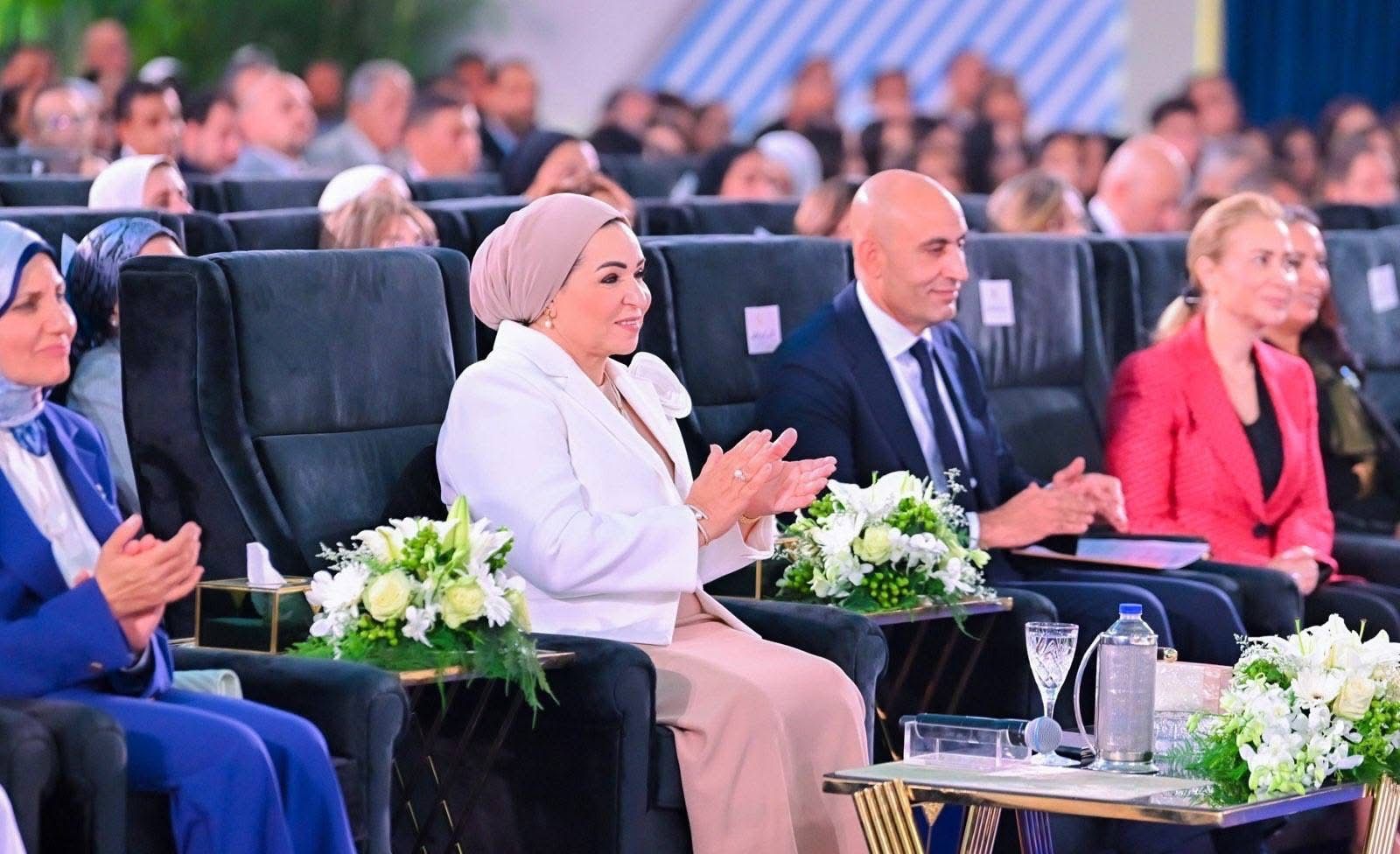 السيدة انتصار السيسى : سعدت بالمشاركة فى فعالية فنى وافتخر لتكريم خريجى الدبلومات