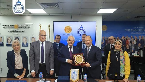 جامعة الريادة والمعهد المصرفي يوقعان بروتوكول تدريب للطلاب