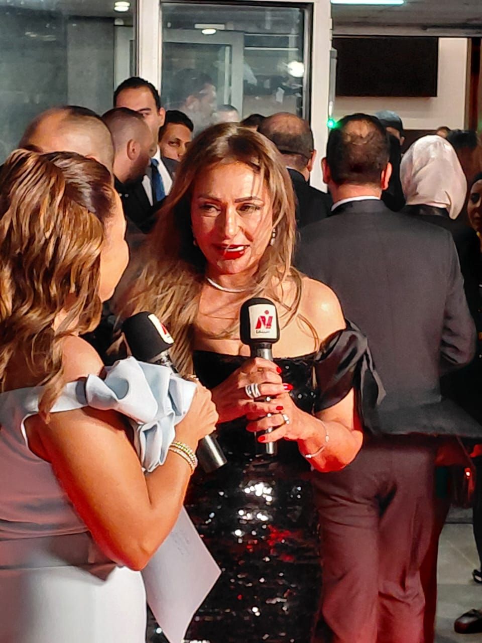 ليلى علوي تصل افتتاح مهرجان الإسكندرية السينمائي لدول البحر المتوسط