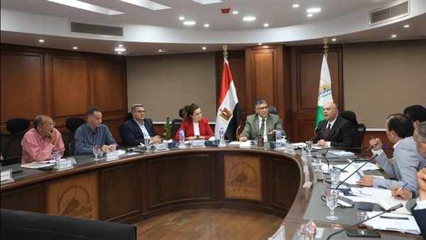 لمتابعة أنشطة الجهاز..محافظ الجيزة يترأس اجتماع مجلس إدارة جهاز رعاية وتشغيل الشباب
