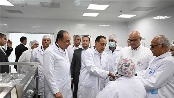 رئيس الوزراء يتفقد مصنعي "المستحضرات الصيدلية الصلبة" و"المحاليل الوريدية" بشركة النصر للكيماويات الدوائية في القليوبية