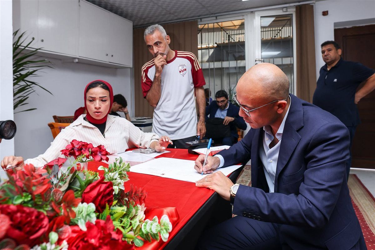 عاجل- "شاهد بالصور" بكامل أعضائها.. قائمة الكابتن محمود الخطيب تتقدم بأوراق الترشح لانتخابات مجلس إدارة النادي الأهلي
