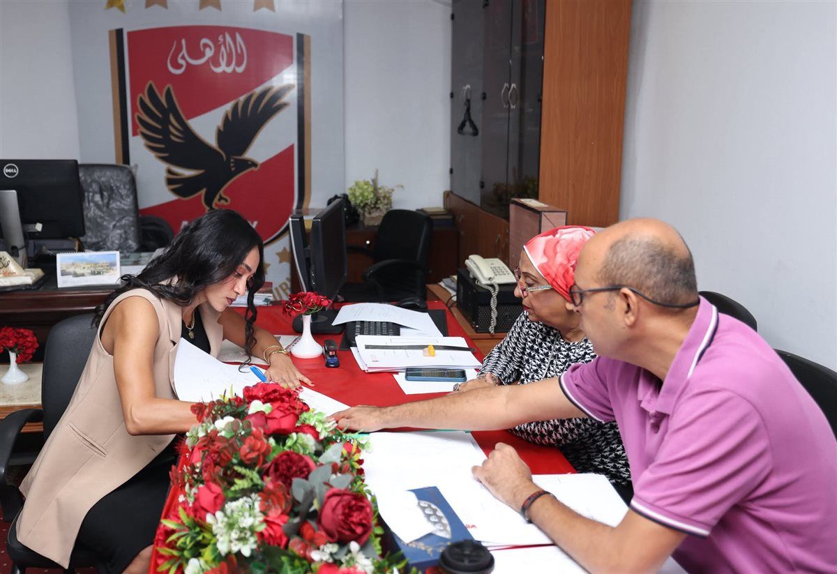 عاجل- "شاهد بالصور" بكامل أعضائها.. قائمة الكابتن محمود الخطيب تتقدم بأوراق الترشح لانتخابات مجلس إدارة النادي الأهلي