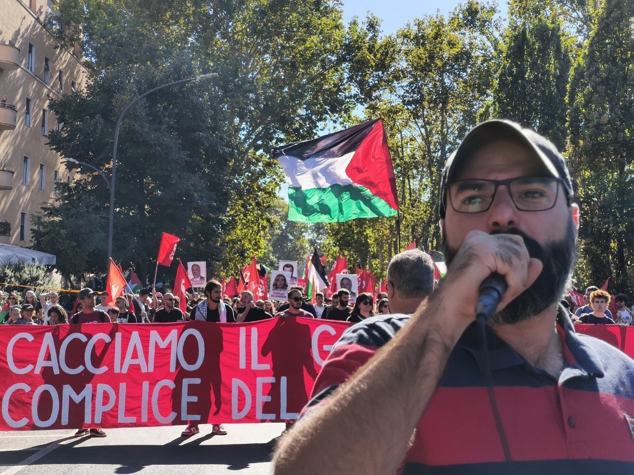 عشرات آلاف المتظاهرين في روما يهتفون: الحرية لفلسطين.. أوقفوا الإبادة الجماعية