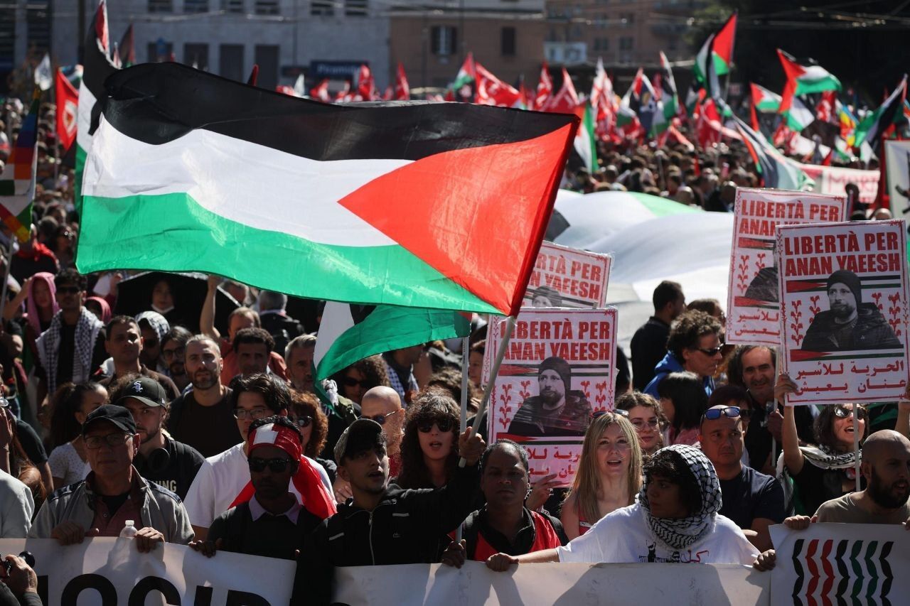 عشرات آلاف المتظاهرين في روما يهتفون: الحرية لفلسطين.. أوقفوا الإبادة الجماعية