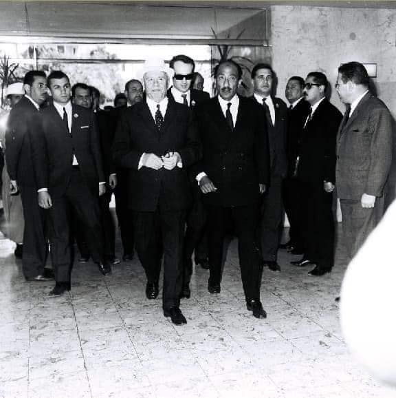 صور نادرة للرئيس أنور السادات أثناء افتتاح السد العالى "أمان مصر"