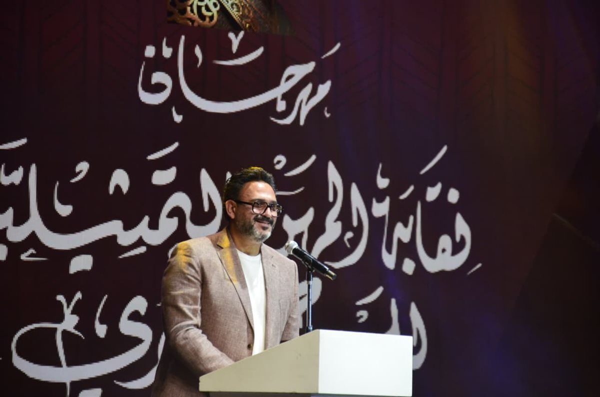 تامر حسني يشعل أجواء حفل افتتاح مهرجان نقابة المهن التمثيلية المسرحي