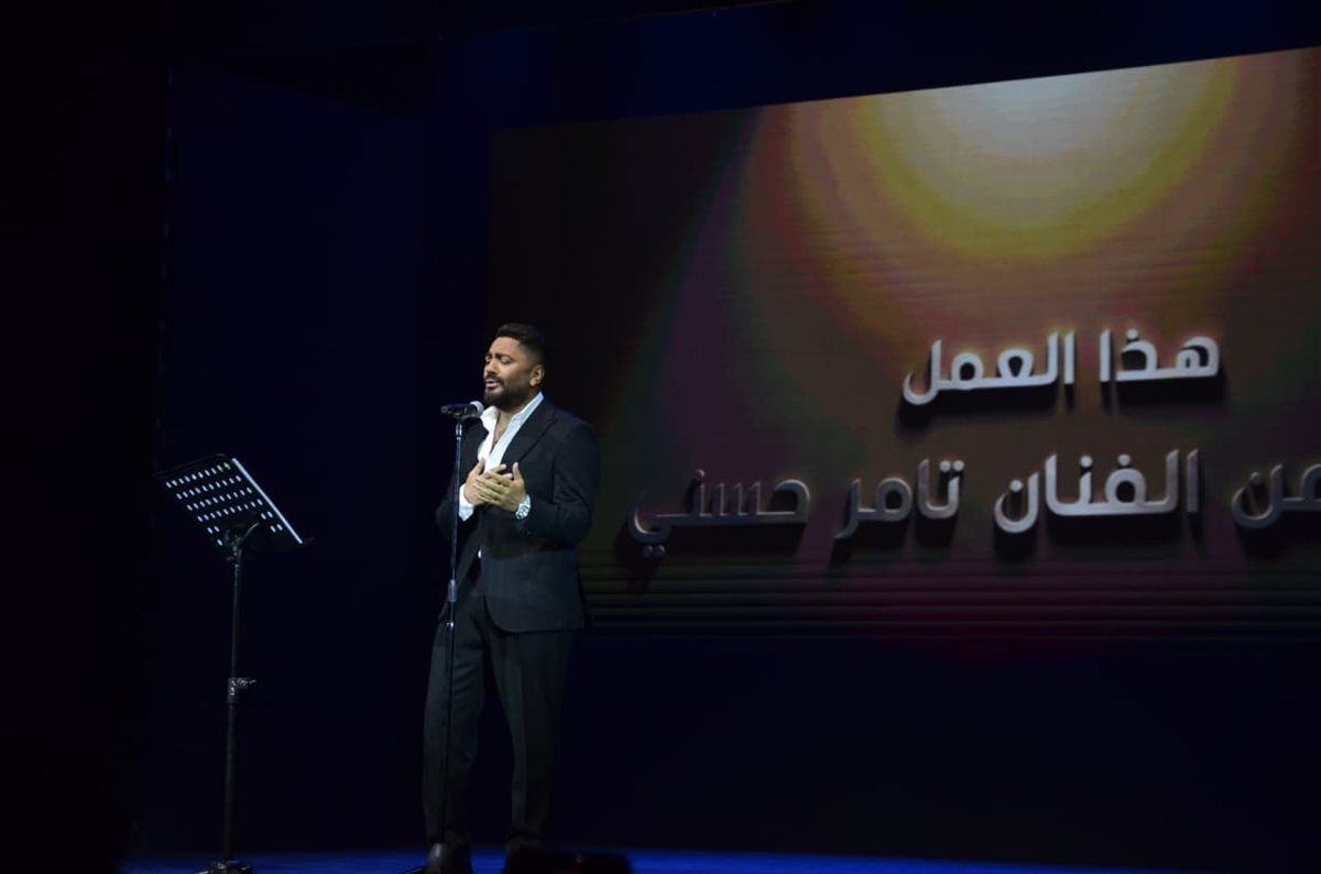 تامر حسني يشعل أجواء حفل افتتاح مهرجان نقابة المهن التمثيلية المسرحي