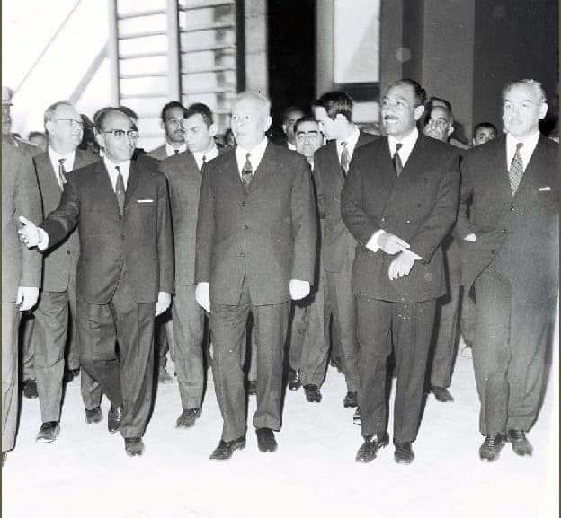 صور نادرة للرئيس أنور السادات أثناء افتتاح السد العالى "أمان مصر"