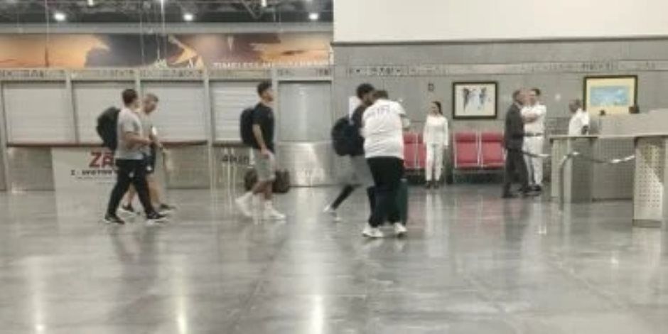 منتخب مصر يصل مطار القاهرة استعدادا للسفر إلى المغرب.. صور
