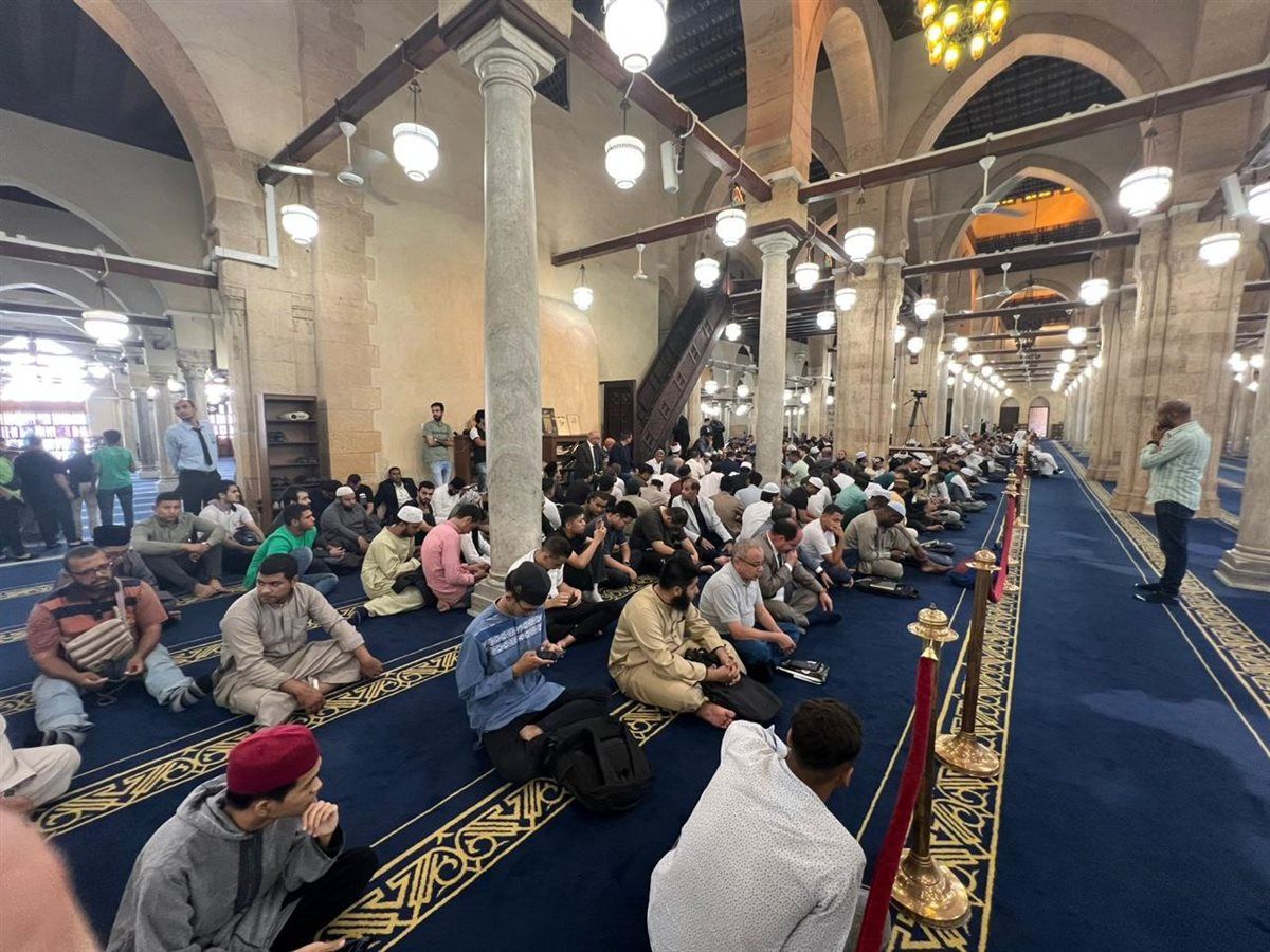وصول جثمان العالم الجليل "أحمد عمر هاشم" إلى الجامع الأزهر لإقامة صلاة الجنازة