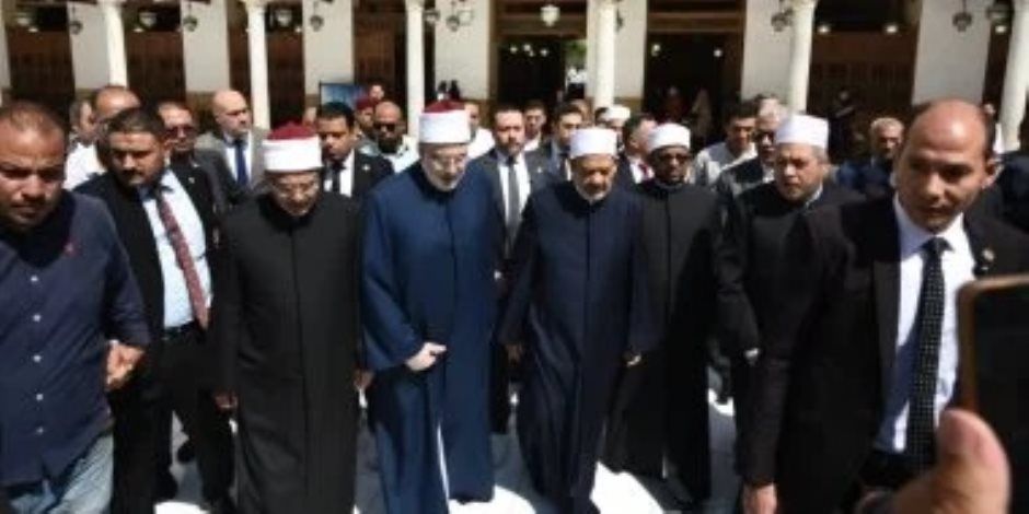 الإمام الأكبر يصل الجامع الأزهر لأداء صلاة الجنازة على الدكتور أحمد عمر هاشم