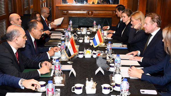 وزير الخارجية يُجري مشاورات سياسية مع نظيره الهولندي