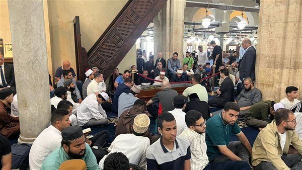 وصول جثمان العالم الجليل "أحمد عمر هاشم" إلى الجامع الأزهر لإقامة صلاة الجنازة