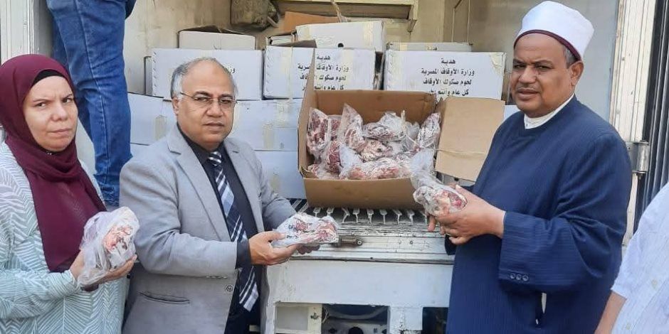 محافظ الجيزة: توزيع 2 طن من لحوم صكوك الأضاحي على الأسر الأولى بالرعاية