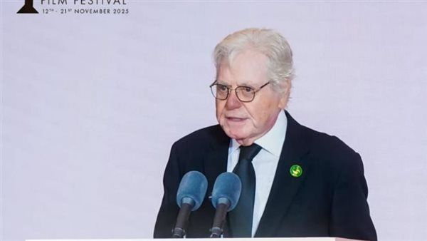 "القاهرة السينمائي" في دورته الـ46.. رامي المتولي يكتب: حسين فهمي يعيد صياغة العلاقة مع الصحافة والشباب