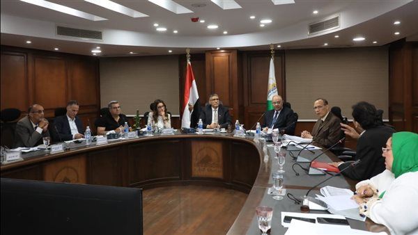 محافظ الجيزة يعقد اللقاء الأسبوعي لبحث شكاوى المواطنين بالأحياء والمراكز