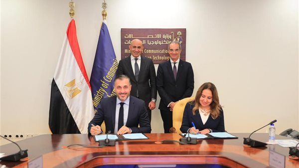 وزيرا الاتصالات والتعليم يشهدان توقيع مذكرة تفاهم مع شركة " إتش بى - مصر"