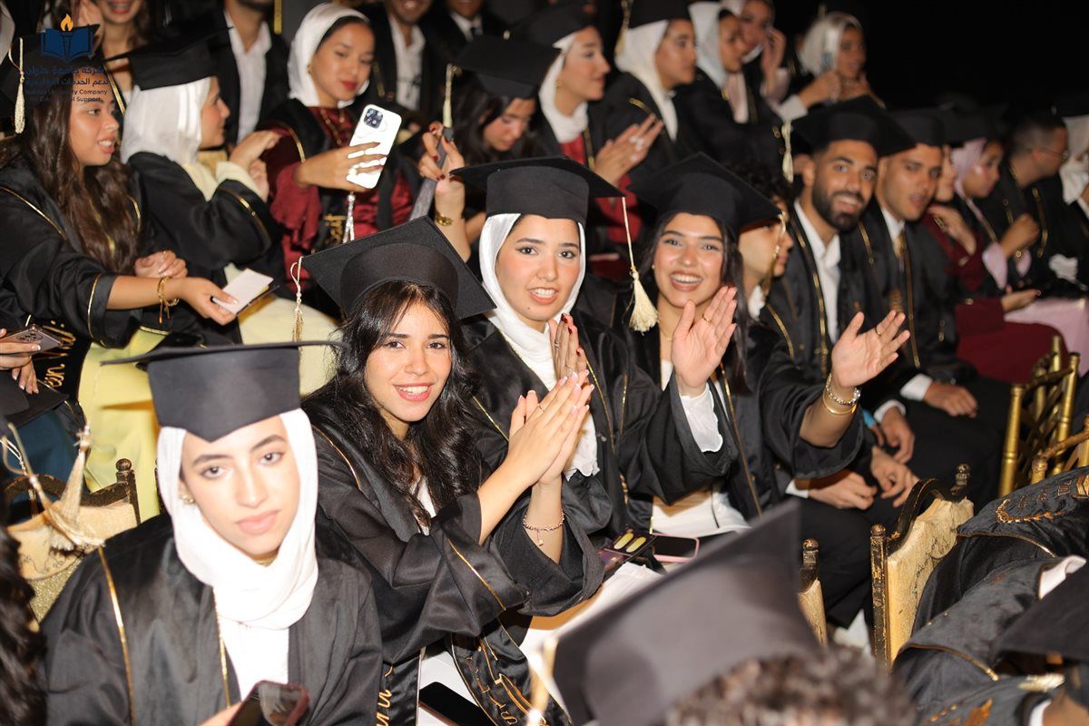 شركة جامعة حلوان لدعم الخدمات التعليمية ترسم فرحة التخرج لطلاب برنامج FMI بكلية التجارة