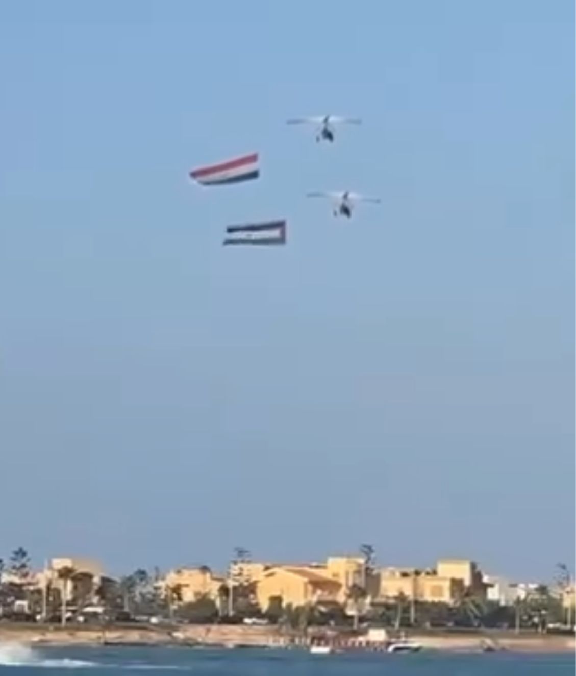 عاجل- علم فلسطين بجوار العلم المصري في سماء شرم الشيخ تزامنًا مع إعلان وقف إطلاق النار في غزة
