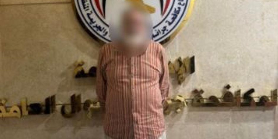 أمن القاهرة يضبط شخص لقيامه بالنصب والإحتيال على المواطنين راغبى السفر للخارج